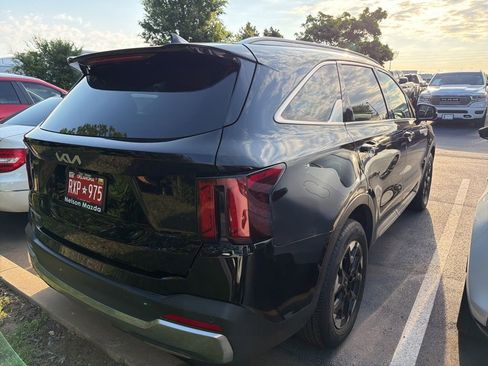 Used 2024 Kia Sorento S FWD image 3