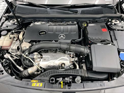 Used 2022 Mercedes-Benz CLA 250 image 9