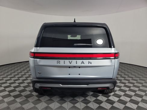 Used 2025 Rivian R1S Adventure Dual AWD/4WD image 4