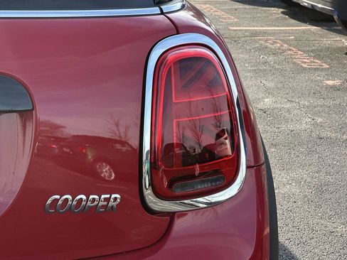 Used 2023 MINI Cooper 2-Door Hardtop image 9
