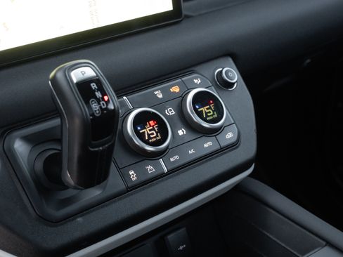 Used 2023 Land Rover Defender 90 X-Dynamic SE image 14