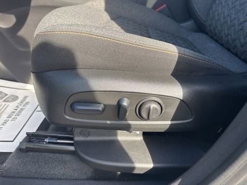 Used 2024 Chevrolet Equinox LT FWD image 14