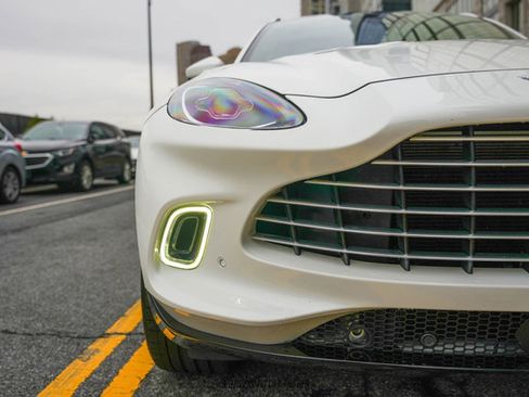 Used 2021 Aston Martin DBX image 65