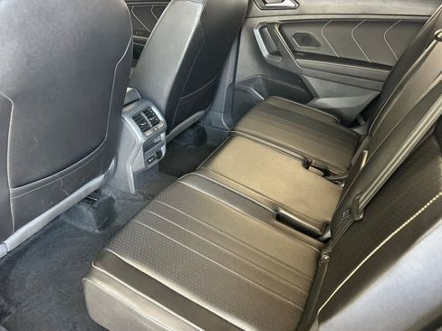 Used 2023 Volkswagen Tiguan SE FWD image 12