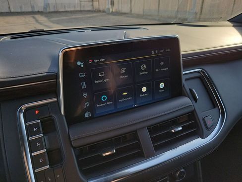 Used 2024 Chevrolet Suburban LT image 32