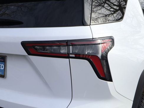 Certified 2025 Chevrolet Equinox LT image 9