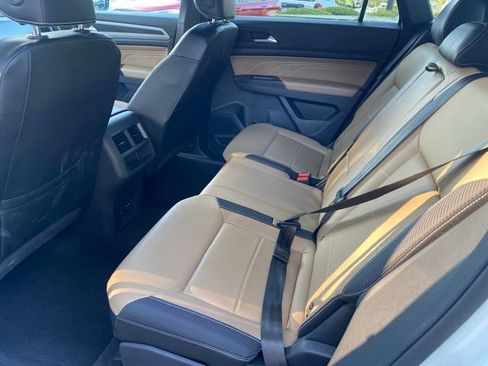 Used 2021 Volkswagen Atlas Cross Sport SE w/ Panoramic Sunroof Package FWD image 24