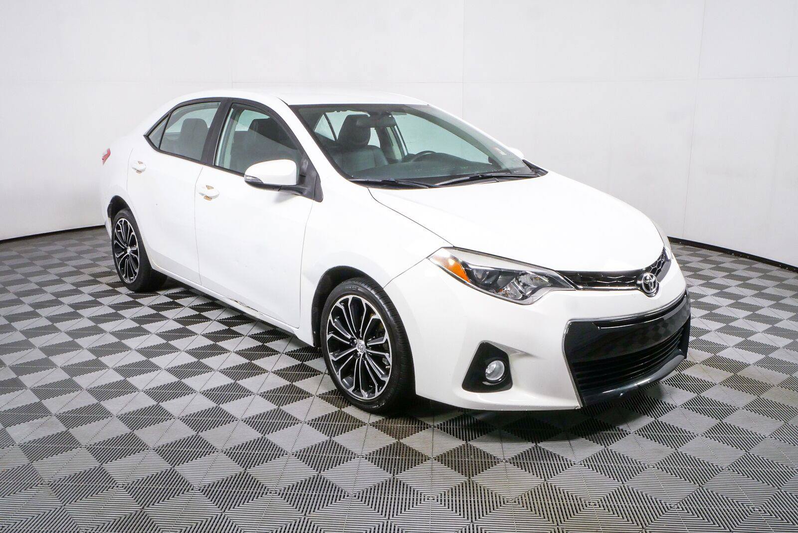 Used 2014 Toyota Corolla S FWD image 1