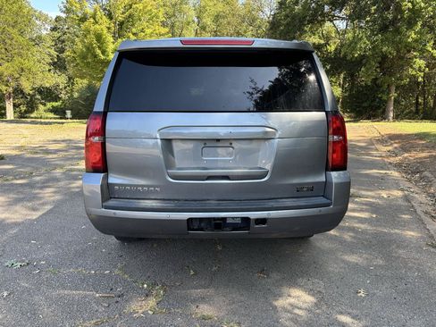 Used 2019 Chevrolet Suburban LT RWD image 7