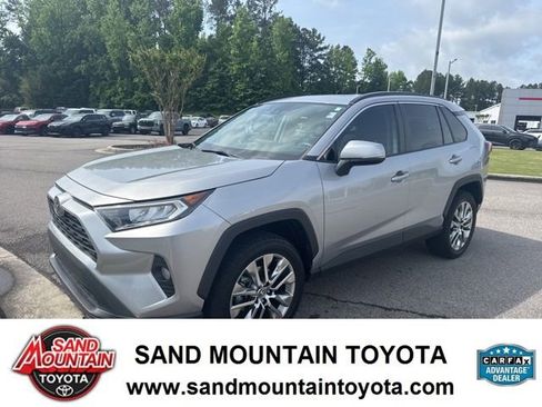Used 2019 Toyota RAV4 XLE Premium FWD image 6