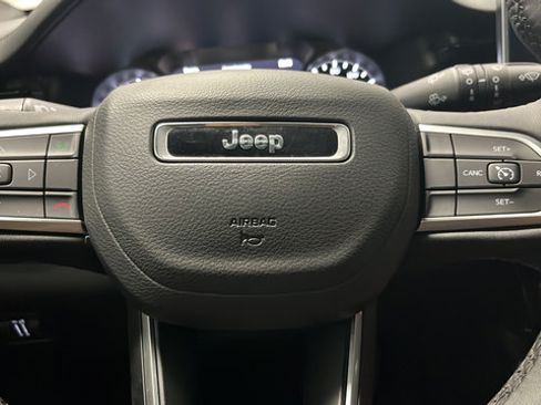 Used 2025 Jeep Compass Latitude w/ Altitude Special Edition AWD/4WD image 15