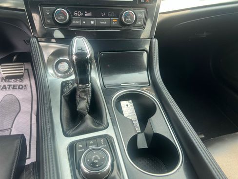 Used 2018 Nissan Maxima SR FWD image 21