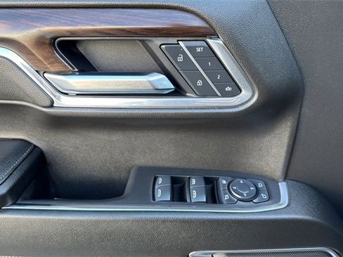 Used 2025 GMC Sierra 1500 SLT image 11