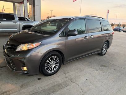 Used 2019 Toyota Sienna XLE