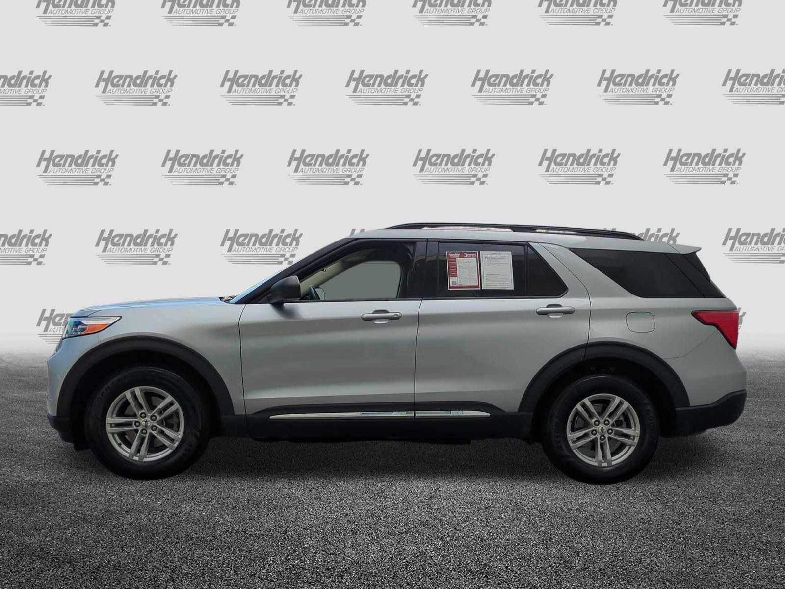 Used 2022 Ford Explorer XLT w/ Equipment Group 202A AWD/4WD image 7