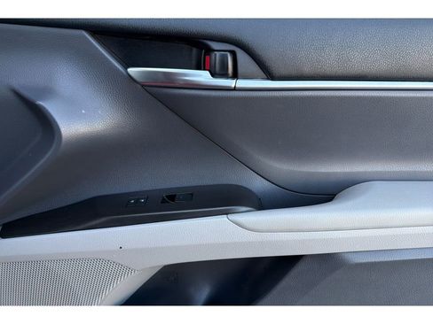 Used 2022 Toyota Camry SE FWD image 18