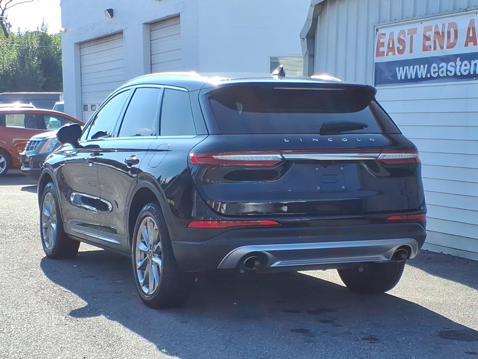 Used 2021 Lincoln Corsair AWD w/ Premium Package image 3