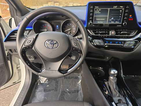 Used 2020 Toyota C-HR XLE image 15