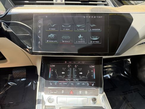 Used 2024 Audi Q8 e-tron Premium Plus w/ Premium Plus Package AWD/4WD image 22