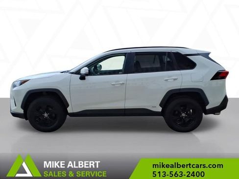 Used 2022 Toyota RAV4 LE AWD/4WD image 4