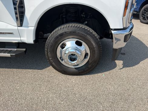 Used 2025 Ford F350 Lariat AWD/4WD image 30