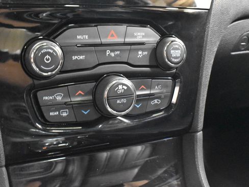 Used 2018 Chrysler 300 S w/ 300S Premium Group image 18