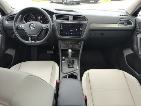 Used 2018 Volkswagen Tiguan SE w/ Panoramic Sunroof Package FWD image 15