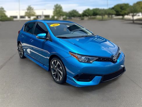 Used 2018 Toyota Corolla iM FWD image 2