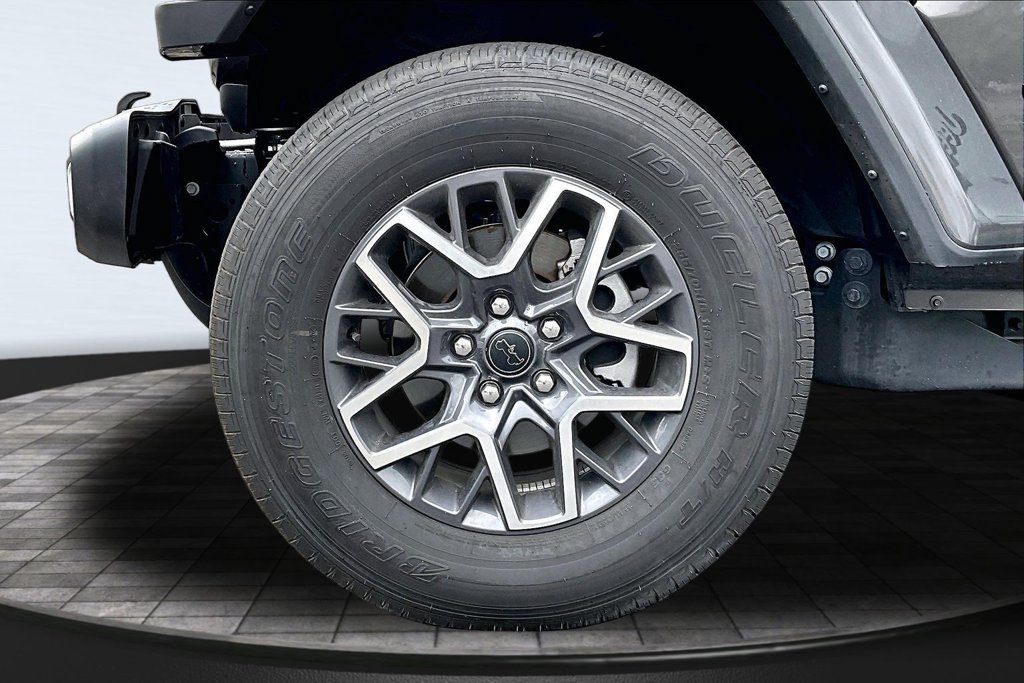 Used 2026 Jeep Wrangler Unlimited Sahara AWD/4WD image 31
