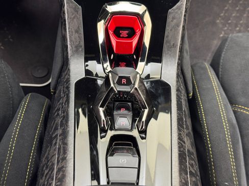 Used 2018 Lamborghini Huracan Performante image 32