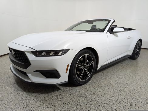 Used 2024 Ford Mustang Premium image 3