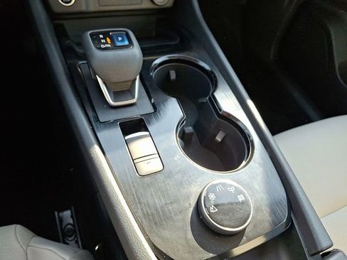 Used 2021 Nissan Rogue SV w/ Premium Package image 18