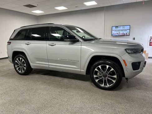 Used 2023 Jeep Grand Cherokee Overland image 15