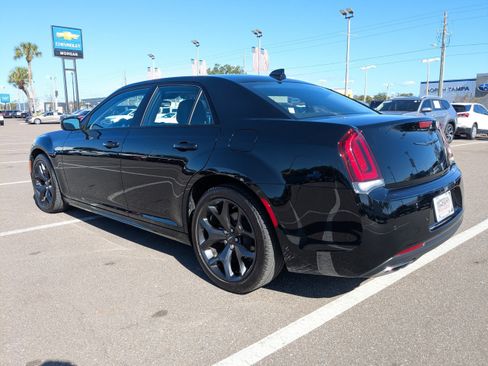 Used 2023 Chrysler 300 Touring L image 6