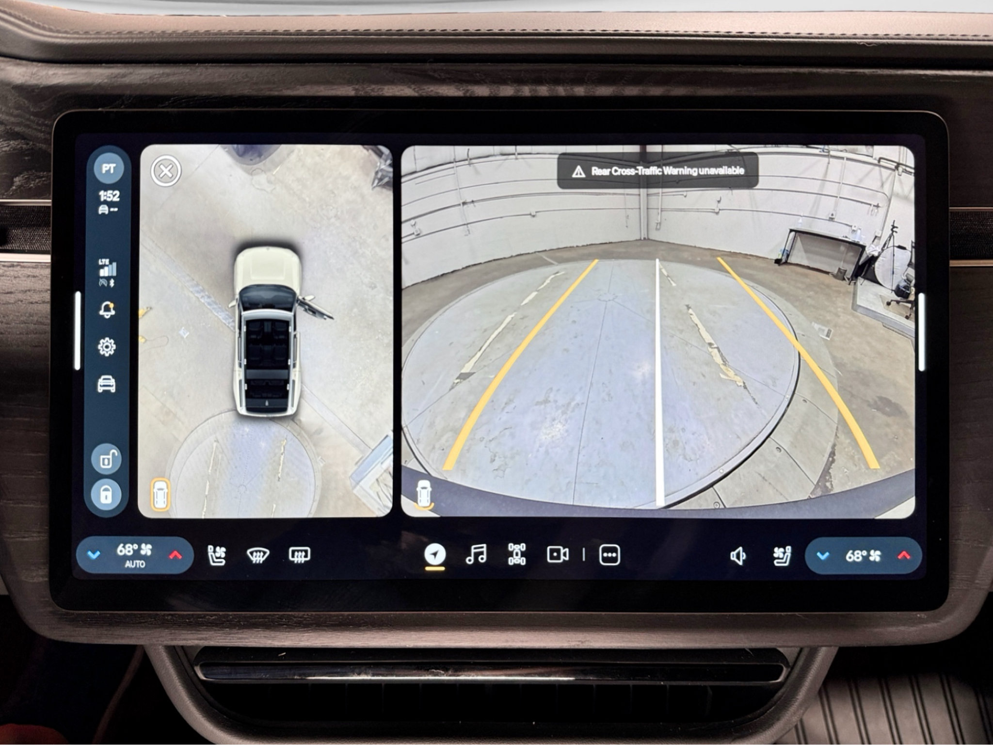 Used 2025 Rivian R1S Premium Dual AWD/4WD image 14