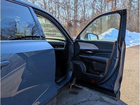 Used 2024 Toyota Grand Highlander Limited image 11