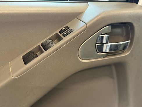 Used 2019 Nissan Frontier SV image 19