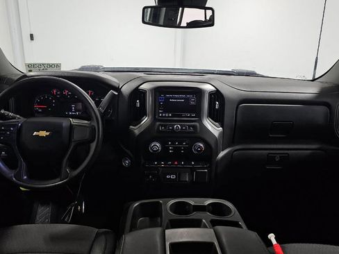 Used 2025 Chevrolet Silverado 2500 Custom w/ Custom Value Package image 9