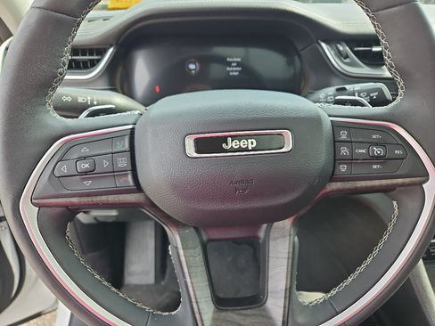 Used 2023 Jeep Grand Cherokee Limited w/ Luxury Tech Group II AWD/4WD image 10