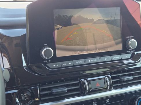 Used 2025 Nissan Pathfinder SV AWD/4WD image 34