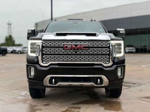 Used 2021 GMC Sierra 2500 Denali w/ Denali Black Diamond Edition AWD/4WD image 3
