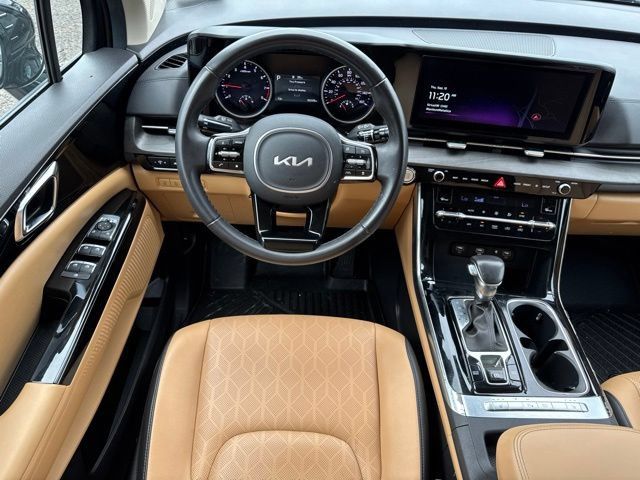 Used 2024 Kia Carnival EX FWD image 5