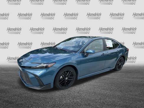 Certified 2025 Toyota Camry SE FWD image 5