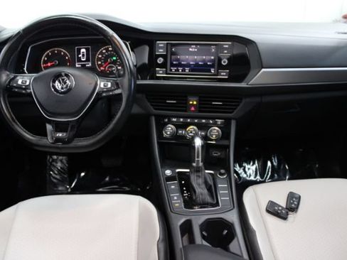 Used 2019 Volkswagen Jetta R-Line w/ R-Line Cold Weather Package FWD image 2