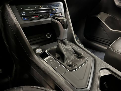 Used 2023 Volkswagen Tiguan SE w/ Panoramic Sunroof Package FWD image 12
