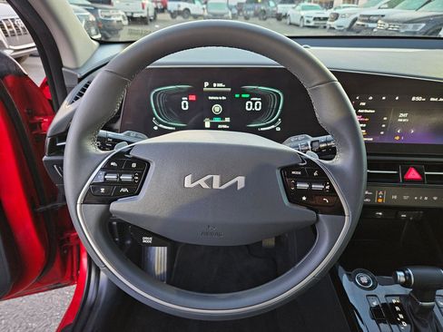 Used 2023 Kia Niro EX image 19