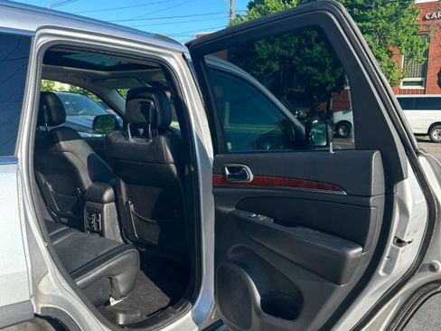 Used 2011 Jeep Grand Cherokee Limited w/ Luxury Group II AWD/4WD image 21