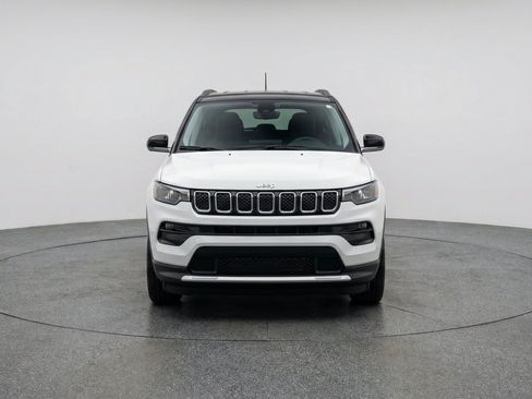 Used 2025 Jeep Compass Limited AWD/4WD image 2
