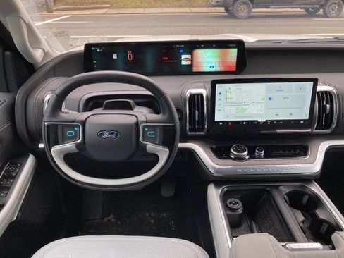 Used 2025 Ford Expedition Max Platinum w/ Platinum Ultimate Package image 6