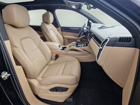Used 2023 Porsche Cayenne image 25